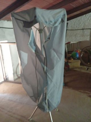 Secador eléctrico gris y blanco