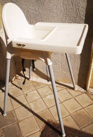 Trona IKEA Blanca. 
