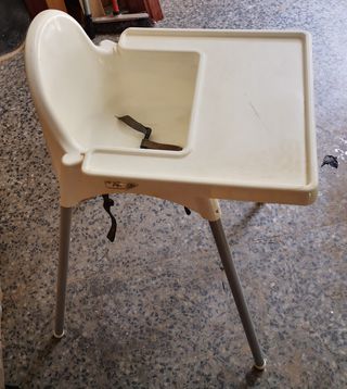 Trona IKEA Blanca. 