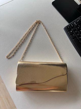 Sandalias doradas + bolso fiesta dorado