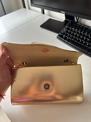 Sandalias doradas + bolso fiesta dorado