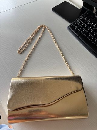 Sandalias doradas + bolso fiesta dorado