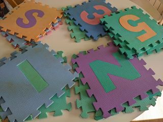 Suelo puzzle bebe letras y números