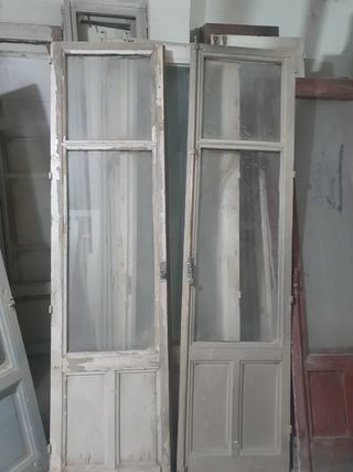 Puertas antiguas de madera y cristal
