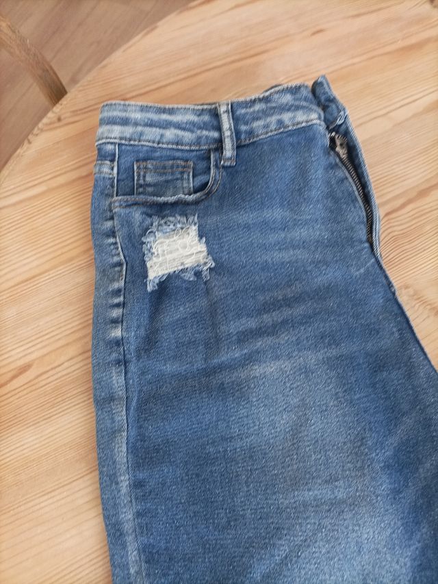 Jeans invecchiati mai indossati