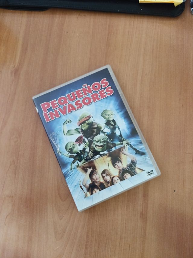 Pequeños Invasores DVD