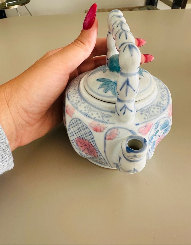 Tetera de porcelana floral