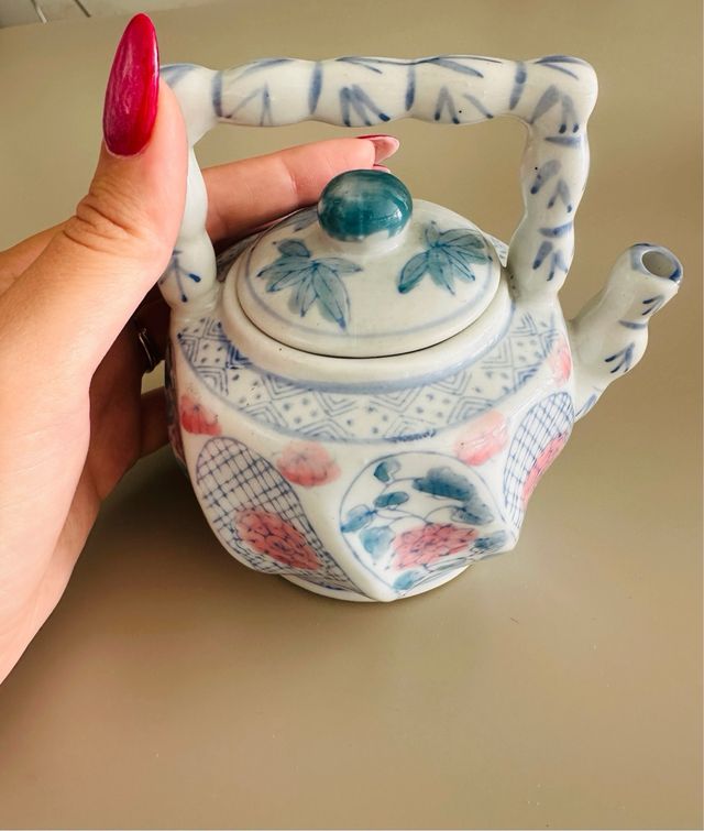 Tetera de porcelana floral