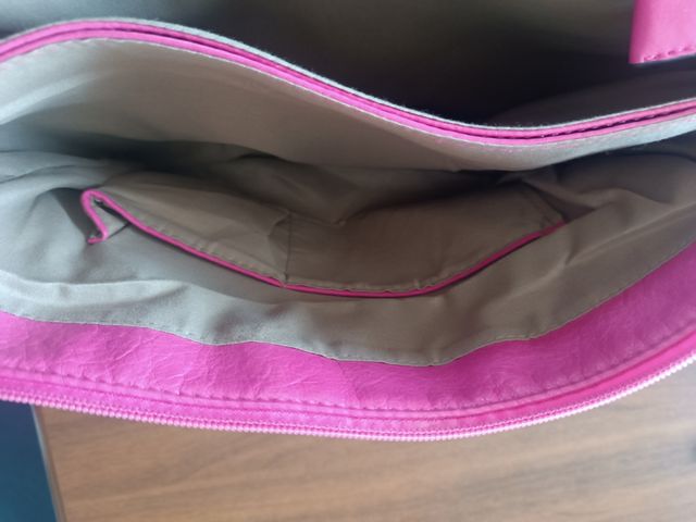Borsa a mano fucsia con catena