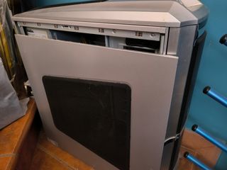 Torre PC Vacía con Fuente de Alimentación