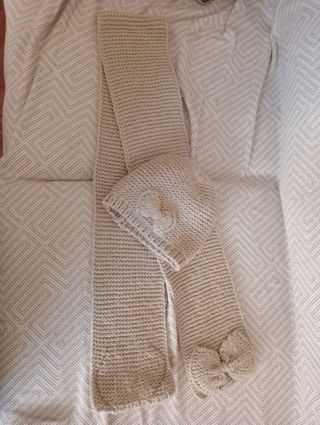 Gorro y bufanda lana beige lazos