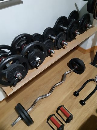 Banco de pesas y accesorios gimnasio