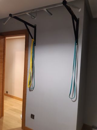 Banco de pesas y accesorios gimnasio