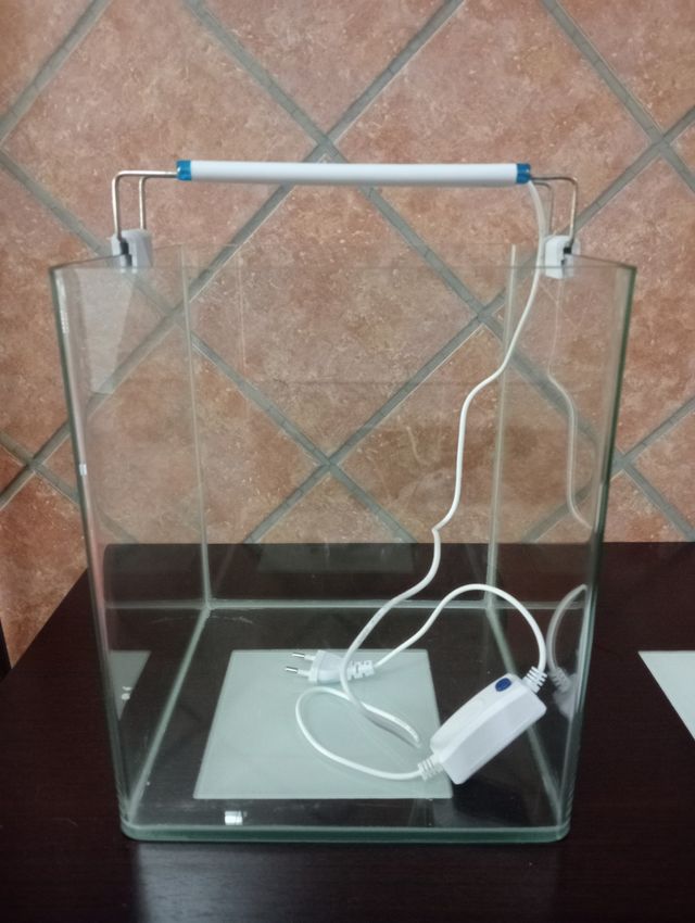 Acuario 18L con luz LED