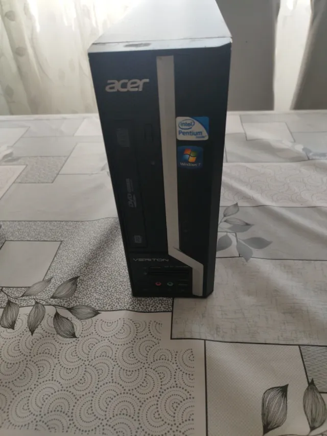 Ordenador Sobremesa Acer y pantalla