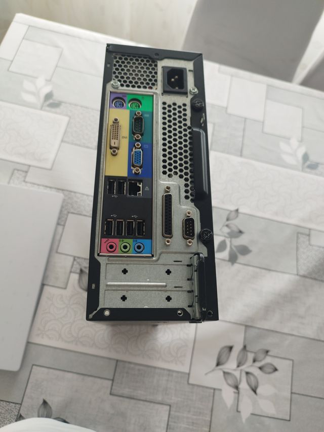 Ordenador Sobremesa Acer y pantalla