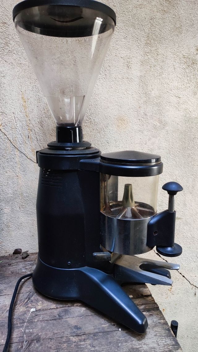 Molinillo profesional café negro