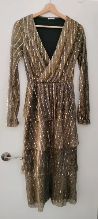 Vestido fiesta dorado con brillos