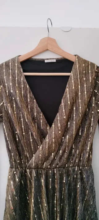 Vestido fiesta dorado con brillos