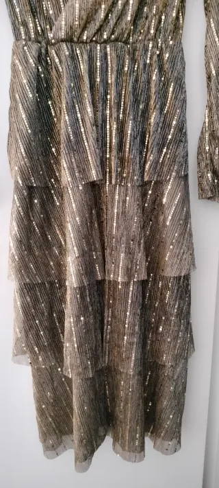 Vestido fiesta dorado con brillos