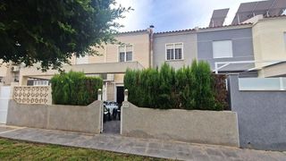 Casa adosada en venta en Nueva Torrevieja - Aguas Nuevas en Torrevieja