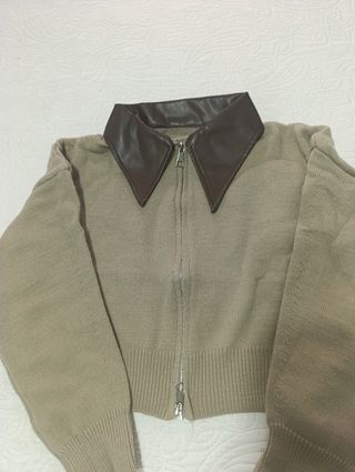 Chaqueta corta, beige con cuello de piel