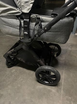 Carro de bebé con 2 
funda de capazo
