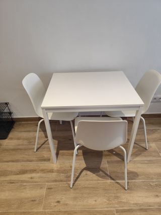 Mesa extensible IKEA Vangsta + 3 sillas