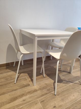 Mesa extensible IKEA Vangsta + 3 sillas