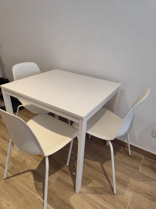 Mesa extensible IKEA Vangsta + 3 sillas