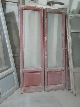 Puertas antiguas de madera con cristal