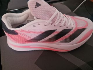 Deportivas Adidas Adizero Rosa y Blancas.