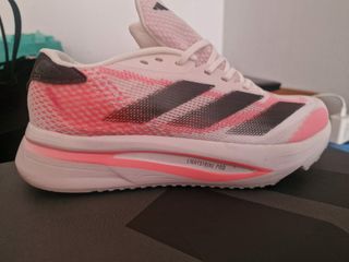 Deportivas Adidas Adizero Rosa y Blancas.