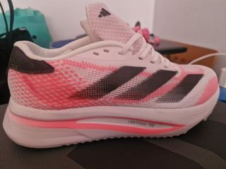 Deportivas Adidas Adizero Rosa y Blancas.