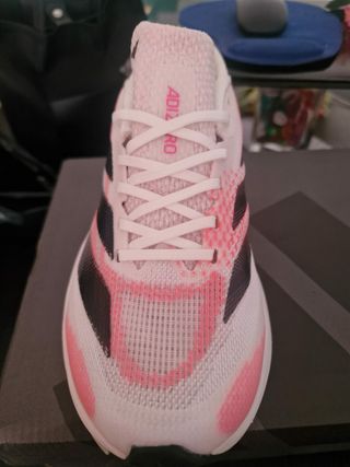 Deportivas Adidas Adizero Rosa y Blancas.
