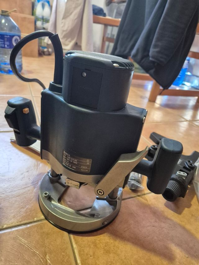 Fresadora Bosch GOF 1600 A - Nueva