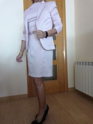 Vestido y chaqueta rosa