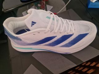 Deportivas Adidas Adizero Blancas y Azules.