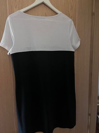 Vestido corto bicolor con bolsillo