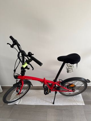 Bicicleta plegable Btwin roja