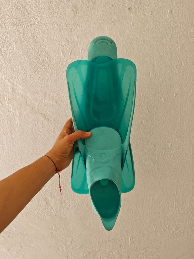 Aletas de buceo color turquesa