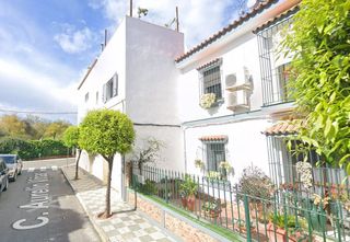 Casa adosada en venta en Zona Avda. Juan de Diego - Parque Municipal  en Bormujos