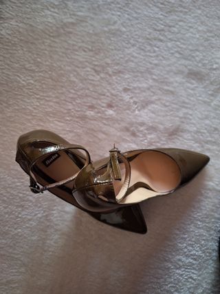Zapatos verdes de tacón Bata