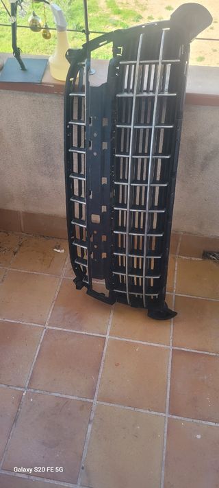 Vendo rejiya del Peugeot 3008 delantera .para reca