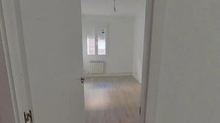 Piso en venta en Valdeacederas en Madrid