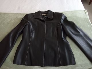 Chaqueta de piel negra