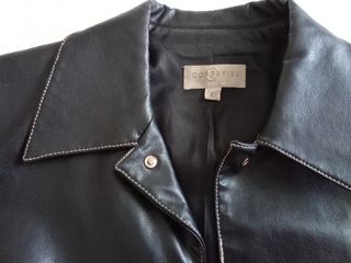 Chaqueta de piel negra