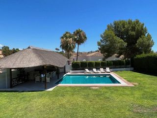 Chalet en alquiler en Nueva Andalucía centro en Marbella