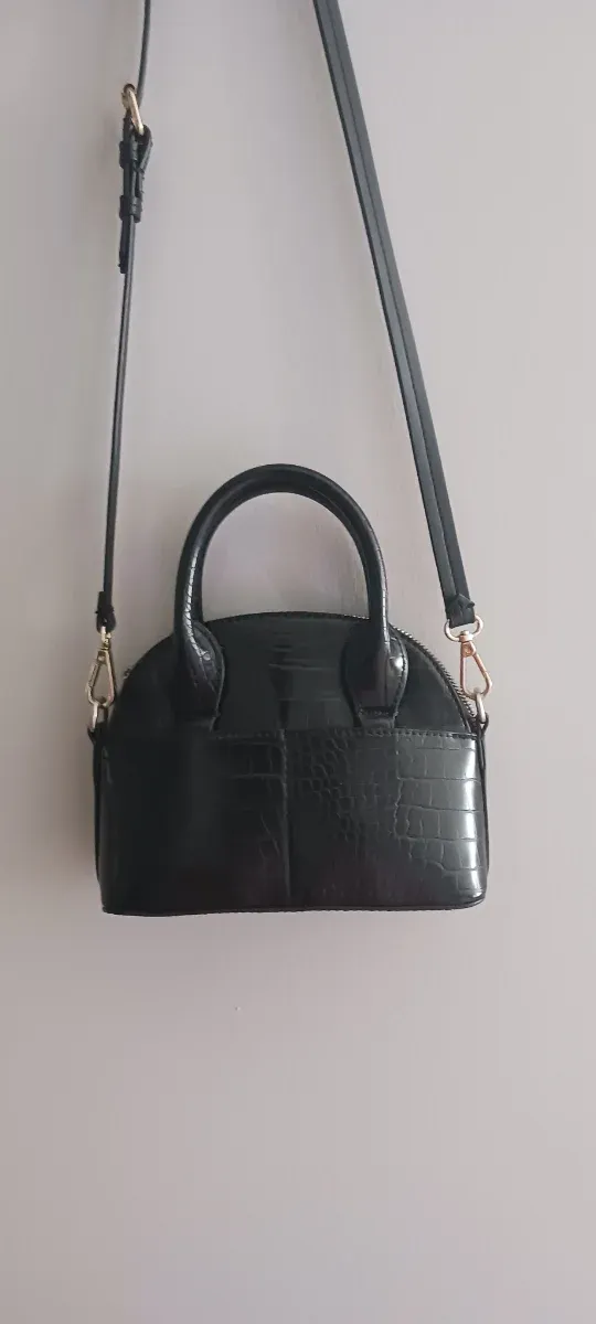 Bolso negro efecto piel cocodrilo