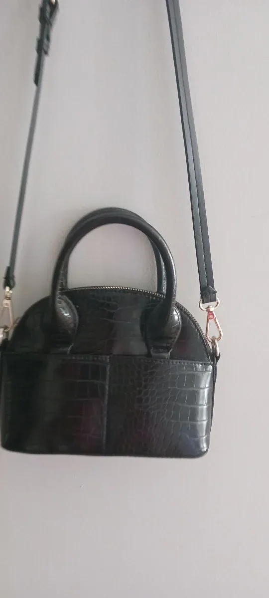 Bolso negro efecto piel cocodrilo